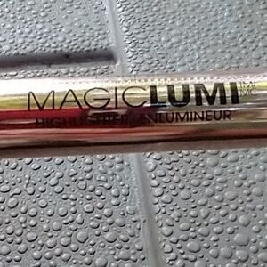 L'Oreal magic lumi highlighter deep 866